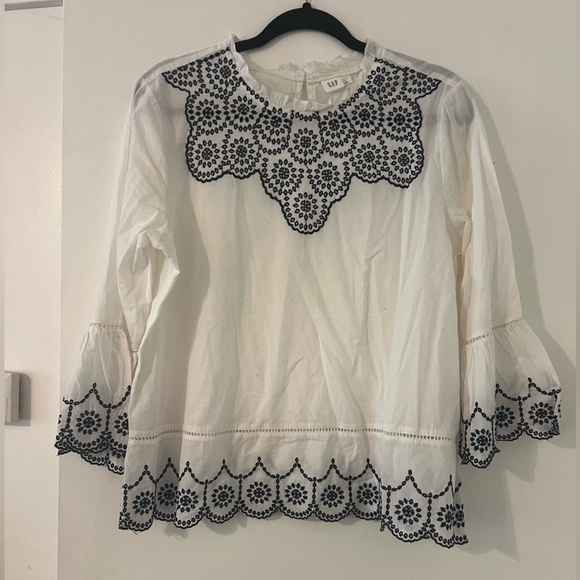 GAP White Ruffled Blouse with navy blue Embellishments size L (S110) - Picture 1 of 8